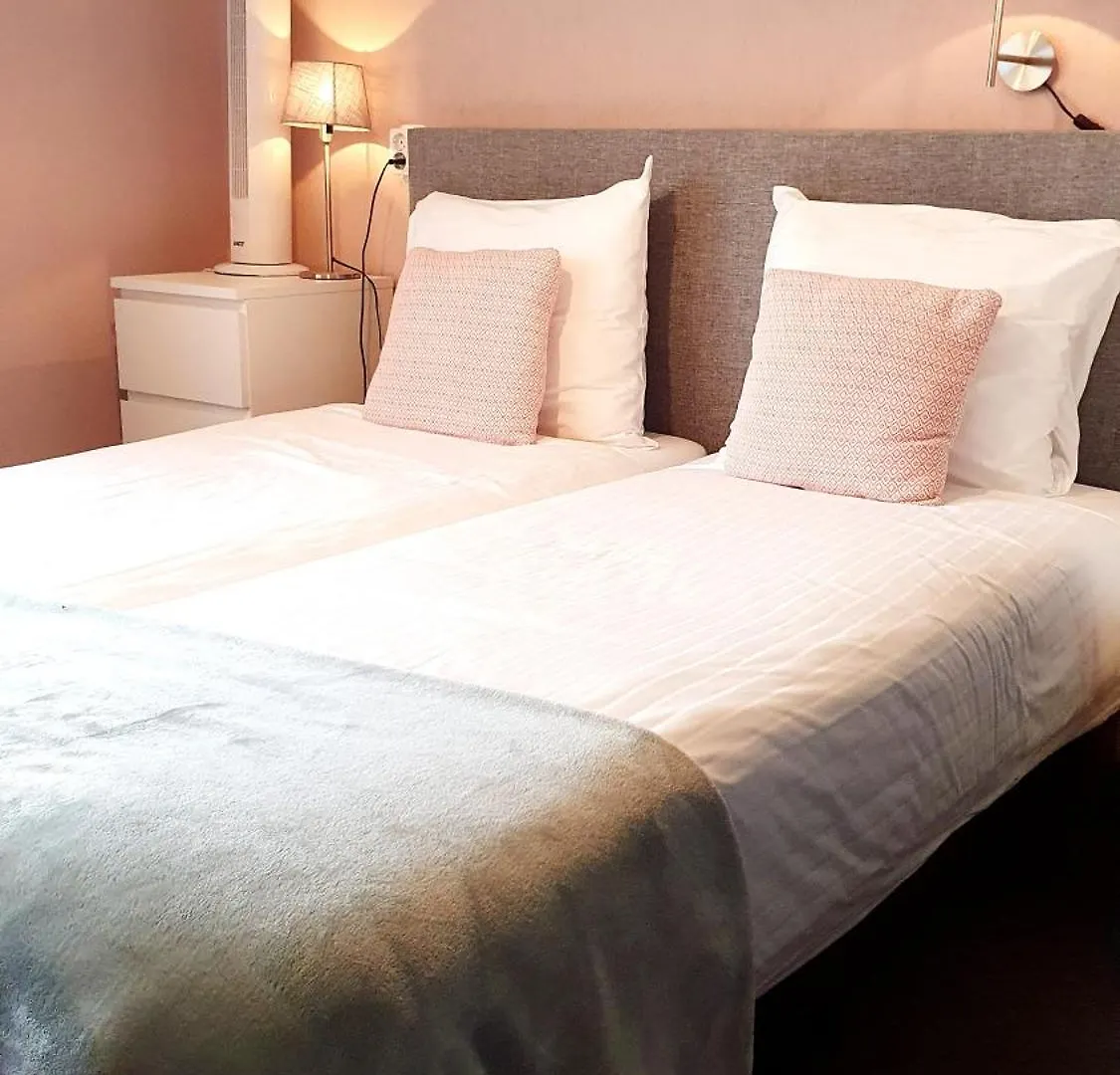 Boutique Hotel De La Ruine Валкенбург